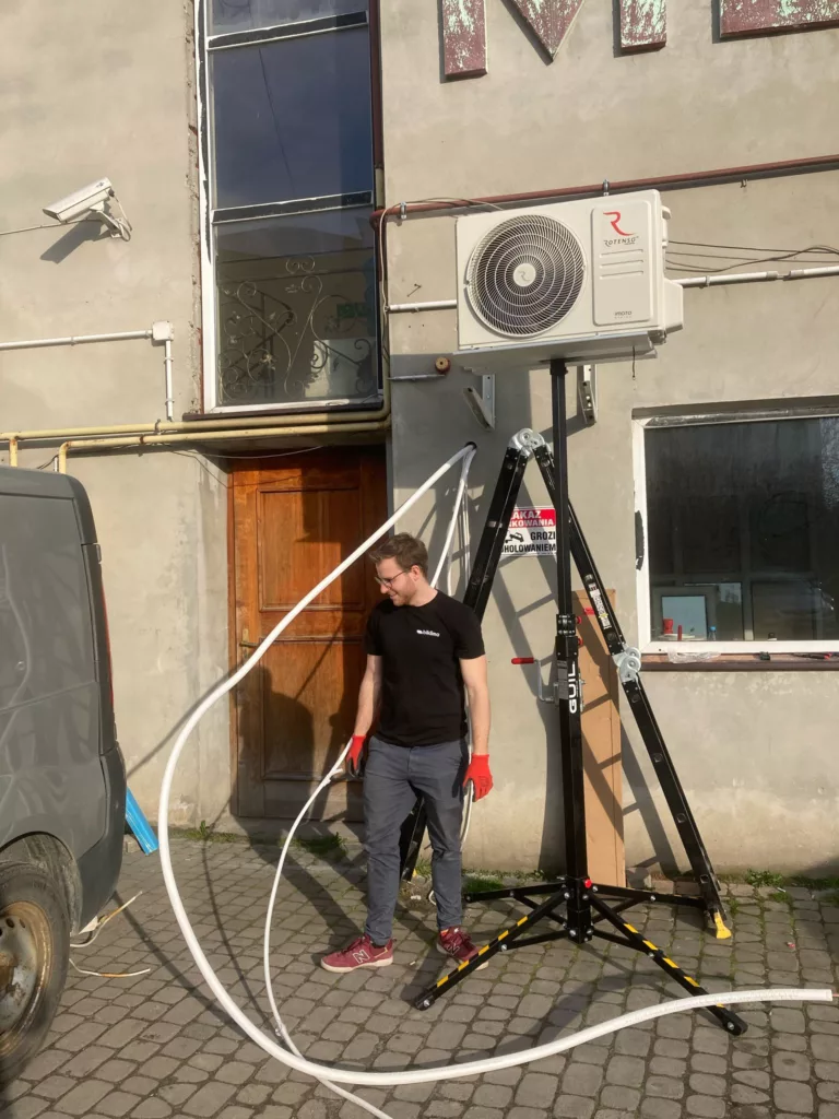 Monter montujący klimatyzator w mieszkaniu – Rzeszów